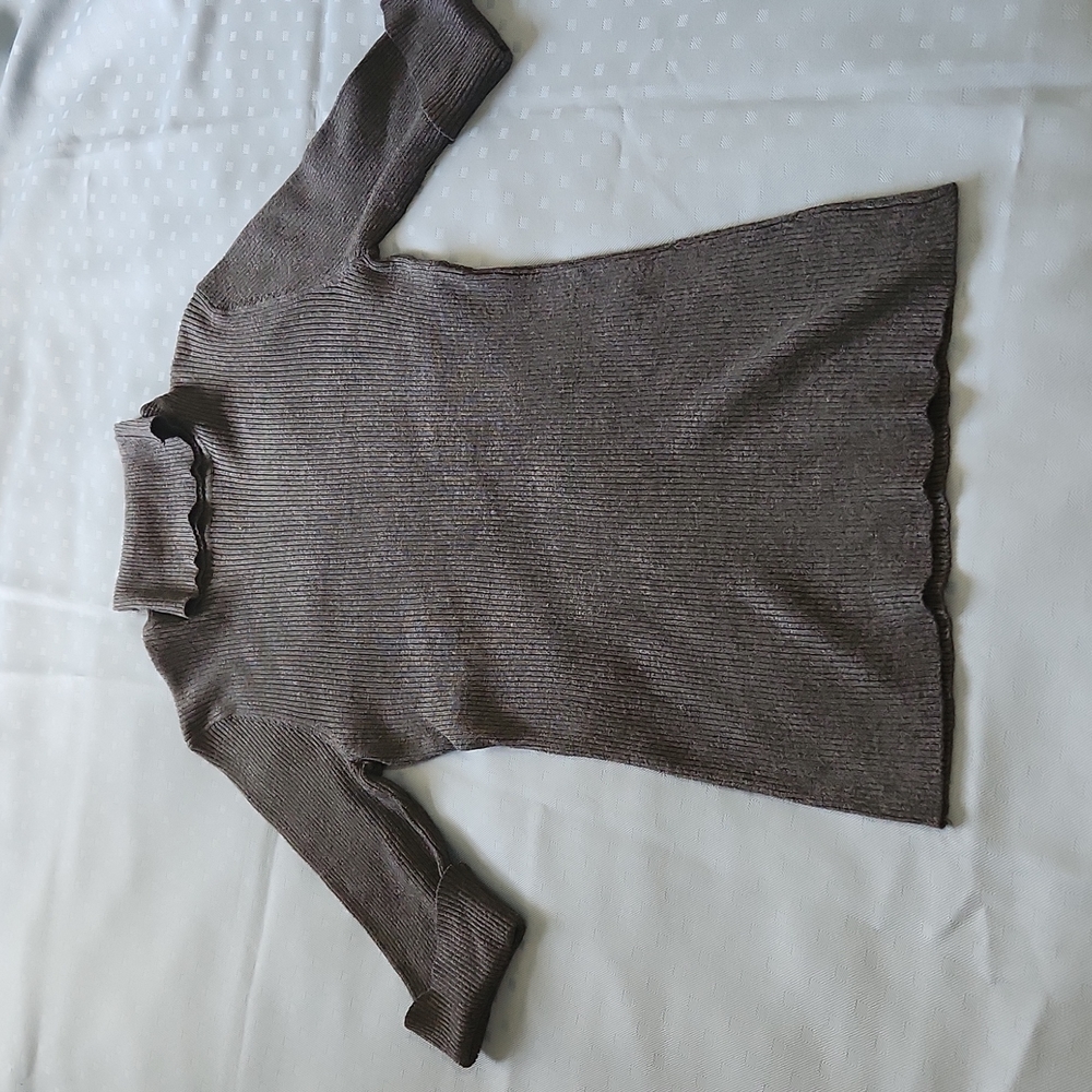 Short-sleeved sweater